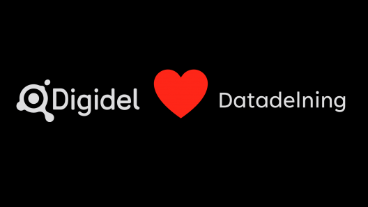 Mitt i bilden finns ett rött hjärta. På ena sidan är Digidels logotyp och på andra sidan står det delade data. Digidel gillar datadelning.